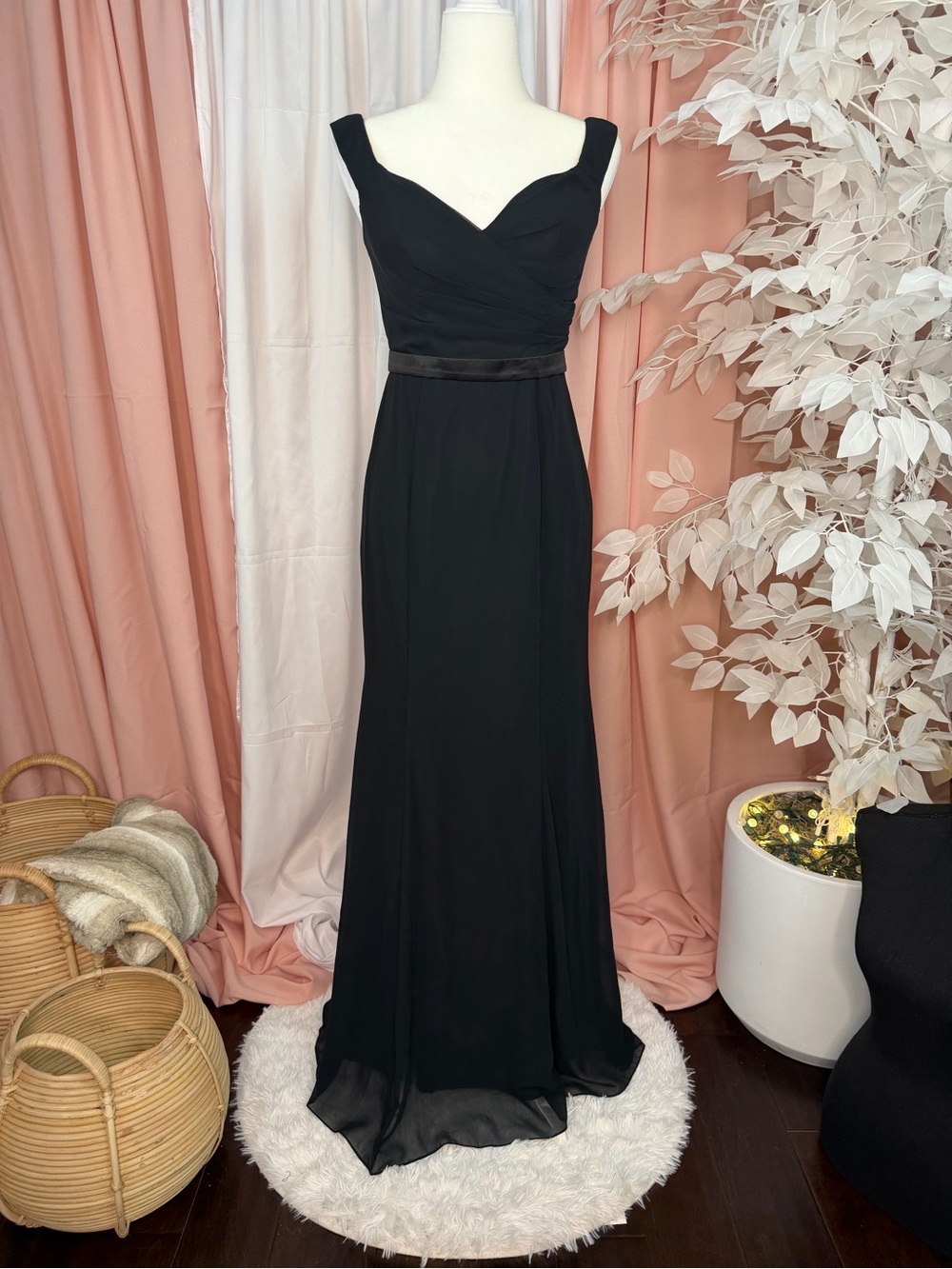 Black Chiffon Sweetheart Neck Formal Maxi Gown Built-In Bust Padding
